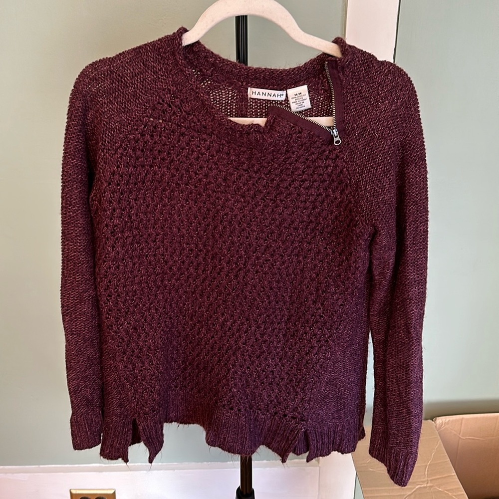 Maroon knit sweater with zip